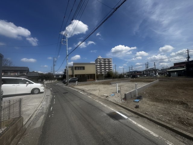新築　高崎市新町　Blooming　Garden　１号棟の前面道路含む現地写真|現地写真　西側接道幅員約4ｍ