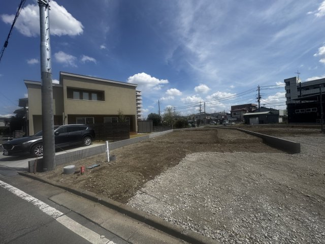新築　高崎市新町　Blooming　Garden　１号棟の駐車場|現地写真　駐車スペースは並列3台分可能です！

