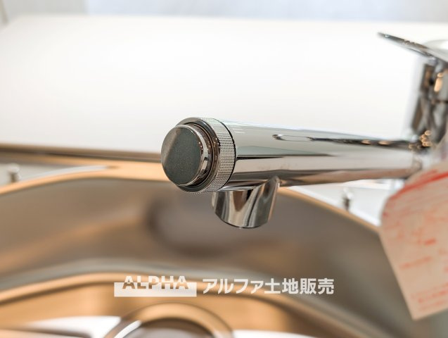 東大和グリーンタウン　１号棟のキッチン|【Water cleaner】
◆浄水器◆蛇口から流れ出すお水はクリーンでいつも楽しめます。また浄水器内臓シャワー混合栓なので場所取らずのスッキリとしたスタイルです。