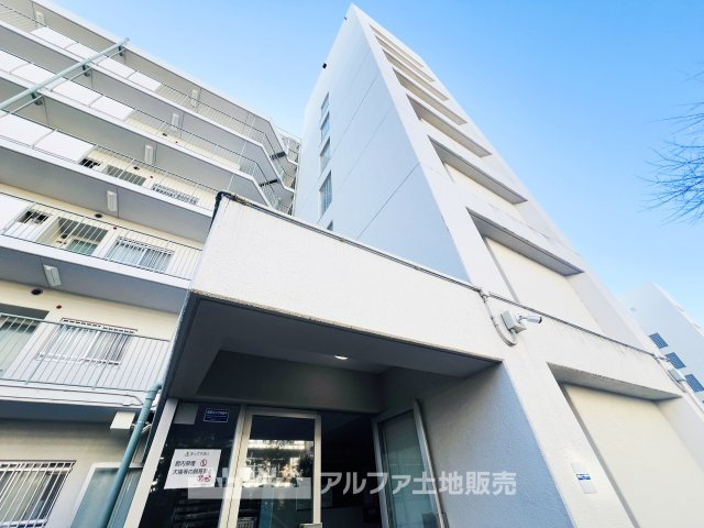 東大和グリーンタウン　１号棟の外観|【A warm space】◆心がほどける場所◆
ゆとりある空間が、日常に静かな余白をつくる住まい。人を迎えることが自然になり、暮らしのリズムも穏やかに整っていく。