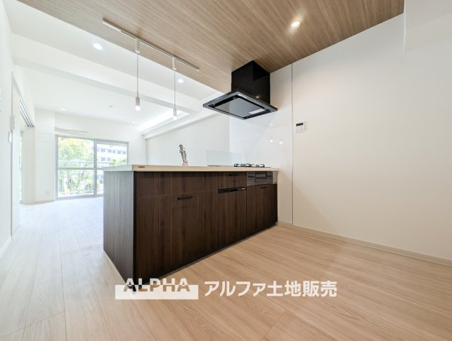 東大和グリーンタウン　１号棟のキッチン|【Life without end】
◆心地よさを求めて◆終わりのない暮らしづくりはキッチンから始まる。食事は暮らしの中でとても重要。お洒落なキッチンを使用すれば空間の居心地良さが変わる。