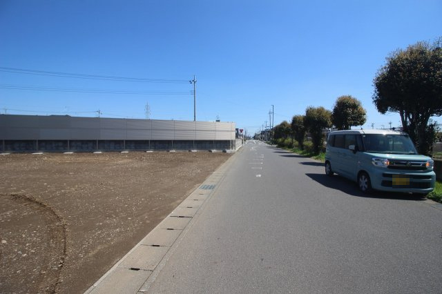 《分譲地》小山市土塔　全8区画の前面道路含む現地写真|分譲地南西側道路（2026年4月撮影）