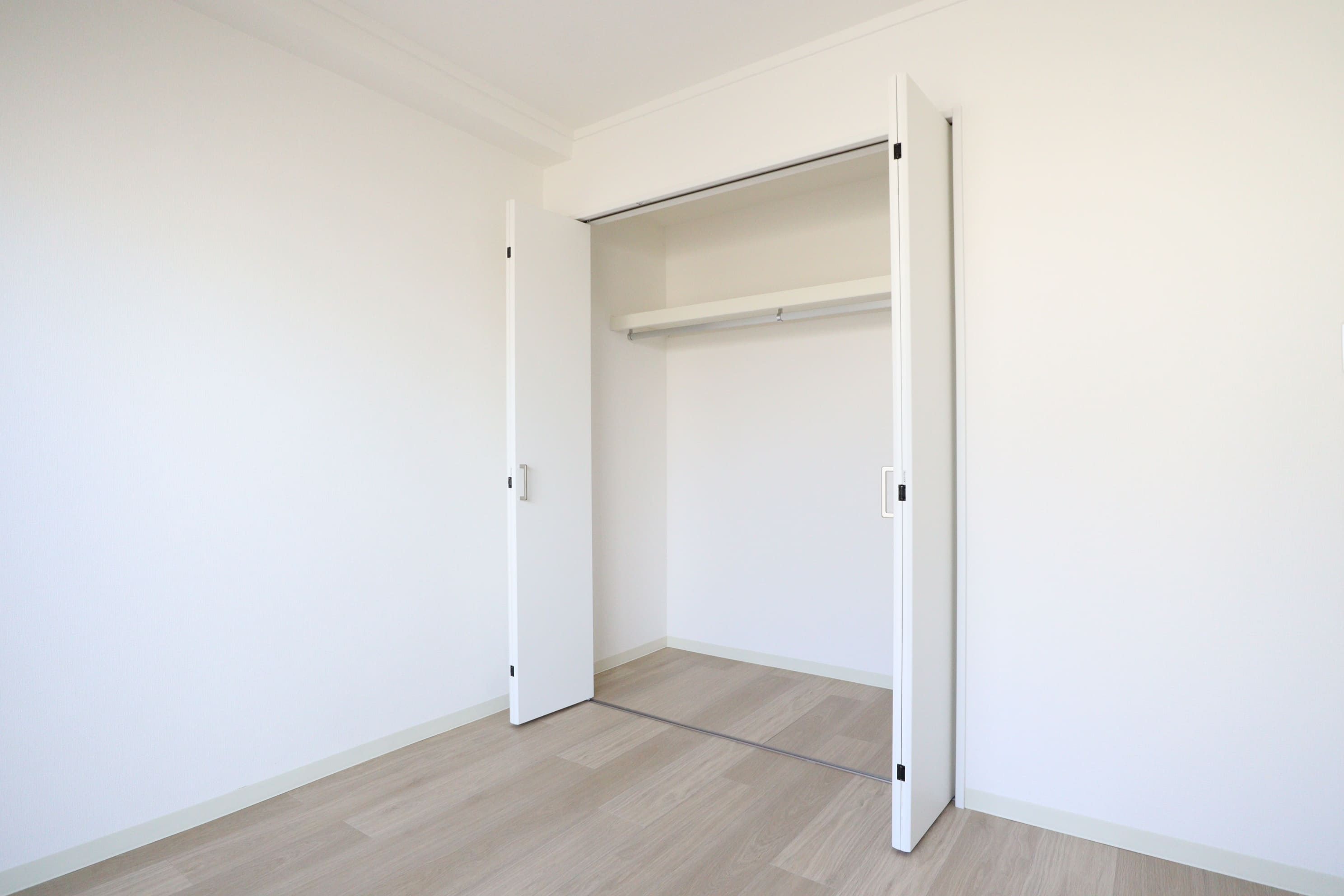 河野ビルの洋室