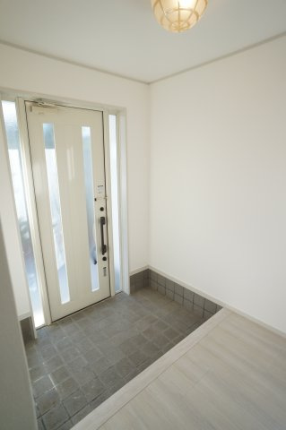 御殿山2丁目貸家の玄関