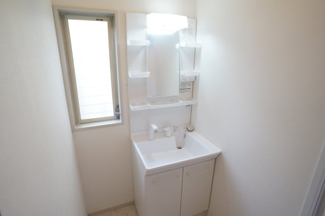 御殿山2丁目貸家の洗面所