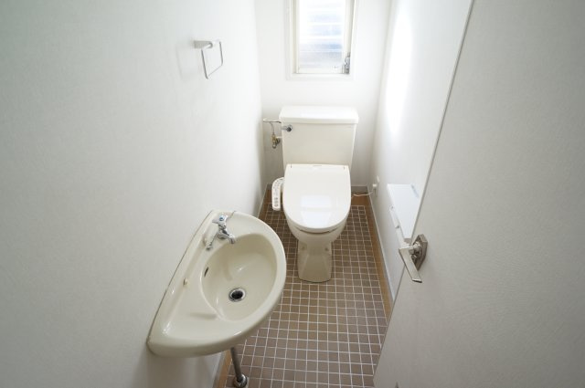御殿山2丁目貸家のトイレ