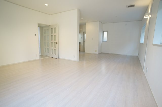 御殿山2丁目貸家の居間・リビング