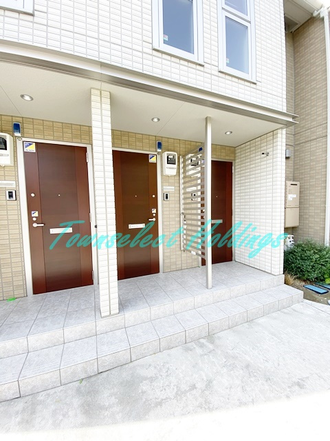 藤沢市辻堂元町２丁目のアパートのエントランス