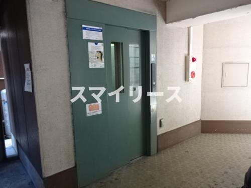 SAビルのエントランス