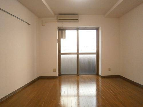 SAビルの居間・リビング