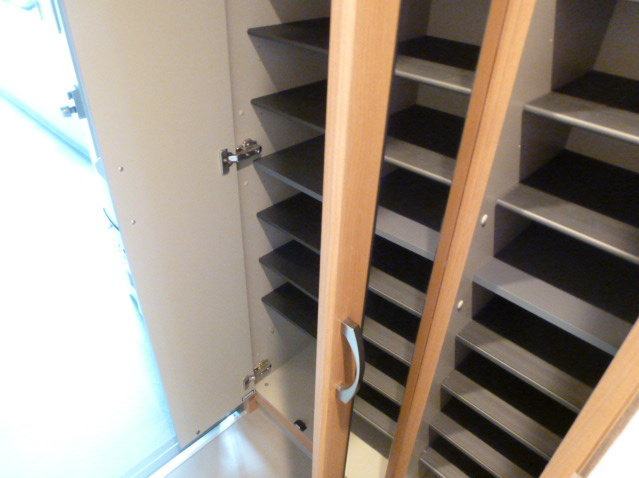 豊中市寺内２丁目の賃貸マンションの収納