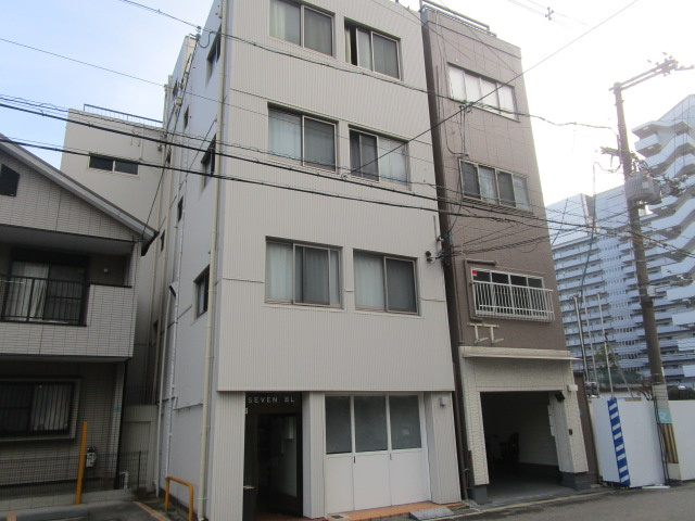 大阪市浪速区日本橋西２丁目のビルの外観