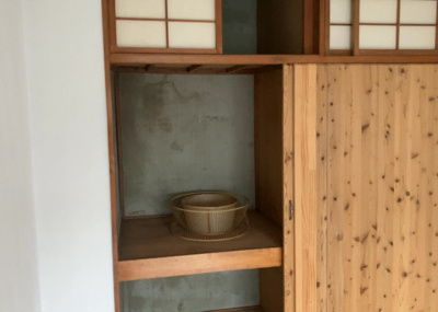 【収納】 | 相武台団地1505号棟 | デザイン性を重視しすぎて収納が少なかった！なんてことにならないため、事前に現地で収納の数を確認しておくことをお勧めします。クローゼット以外にも床下収納や屋根裏収納、パントリーなどもチェックしましょう。