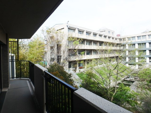 コスモ西宮山手のバルコニー