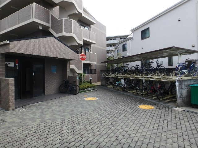 コスモ西宮山手のエントランス