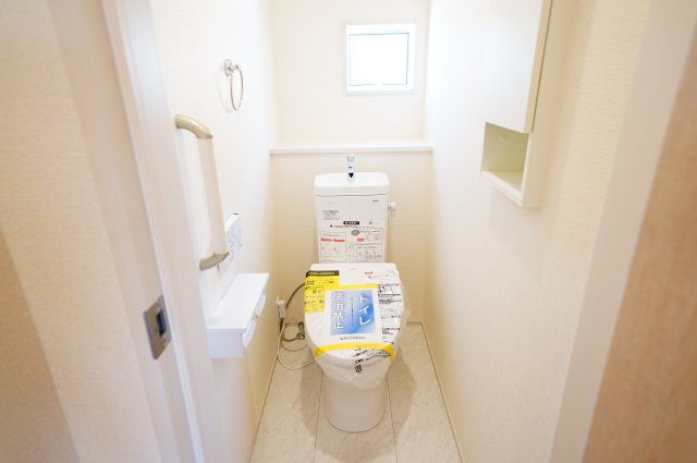 新築　高崎市新町　Blooming　Garden　3号棟のトイレ|　節水タイプのウォシュレット付きトイレ、水道料節約に一役買います！
