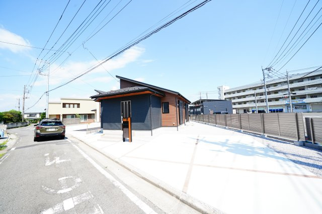 新築　高崎市新町　Blooming　Garden　3号棟の駐車場|現地写真　駐車スペースは並列2台分+1台可能です！

