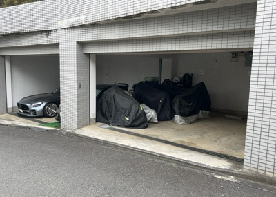 【駐車場】 | セントエルモ玉川学園 | 駐車場と明記されていても、最小スペースでつくられた駐車場だと大型車は駐車できなかったり、出入りしにくくなったりする可能性があります。お車のサイズと購入したい物件の駐車場のサイズを現地で確認しましょう。