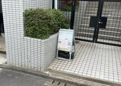 【中庭】 | セントエルモ玉川学園 | 中庭（パティオ）とは、一つの建築物の内部に設けられた、壁などで囲われている庭のことを指します。コの字型、ロの字型が主流ですが、L字型の中庭もあります。最近では、インテリア性の高さからも人気があります。