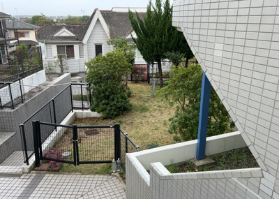 【ロビー】 | セントエルモ玉川学園 | ラウンジは、マンションの共用スペースに椅子やテーブルなどを配置した利用者が寛げる空間です。屋内型ラウンジと屋外型ラウンジがあります。共用部分の管理状況と合わせて、詳細については現地でご確認ください。