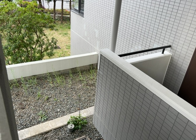 【ロビー】 | セントエルモ玉川学園 | ロビーというと、エントランスと何がちがうの？と思いますよね。実はロビーとエントランスには明確な決まりはありません。物件によっては、エントランスを入って広がるある程度の広さのある空間がロビーとなります。