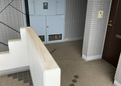 【その他共用部分】 | セントエルモ玉川学園 | 共有部分は、住民なら誰もが使える設備のこと。例えば駐車場やエレベーター、インターネット設備、セキュリティ設備などがあります。他にも、マンションの廊下・外部階段やエントランス・ゴミ置き場などがあります。