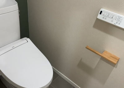 【トイレ】 | セントエルモ玉川学園 | トイレは大きさや形、機能、抗菌性などが異なる多種多彩なタイプが各メーカーから出ています。それぞれに良さがあるため、事前にどういったタイプのトイレがいいのかをご家庭内で決めて、内見に行くといいでしょう。
