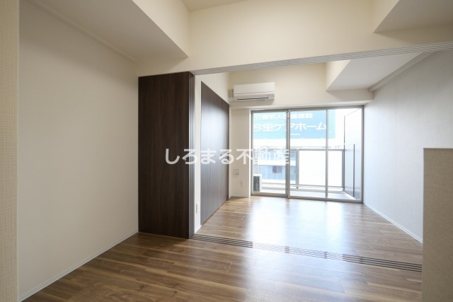 ヴィーナス今里の居間・リビング