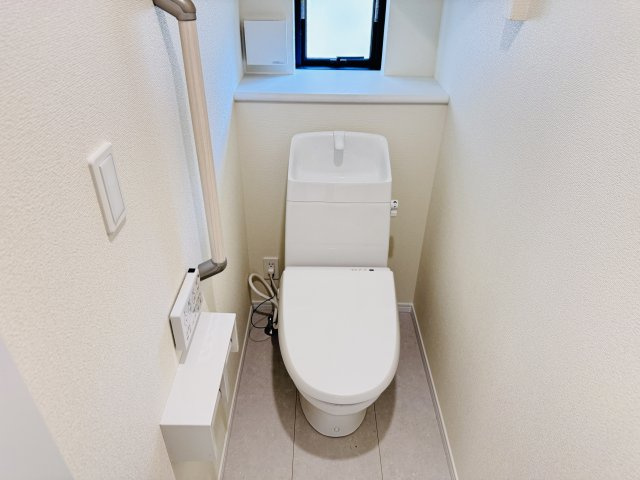 松戸市八ケ崎６丁目新築戸建【八ヶ崎小学校:6分】のトイレ|温水洗浄暖房便座つきトイレ
