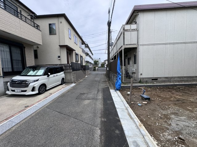 松戸市八ケ崎６丁目新築戸建【八ヶ崎小学校:6分】の前面道路含む現地写真|北側前面道路