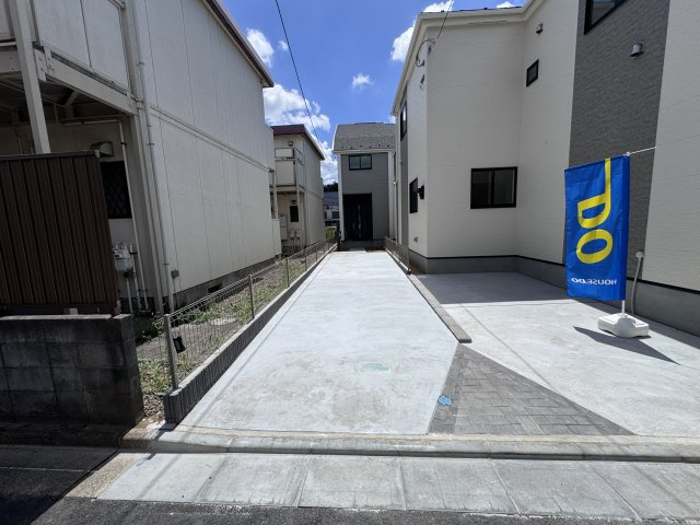 松戸市八ケ崎６丁目新築戸建【八ヶ崎小学校:6分】の駐車場|C号棟駐車スペース・縦列2台駐車可