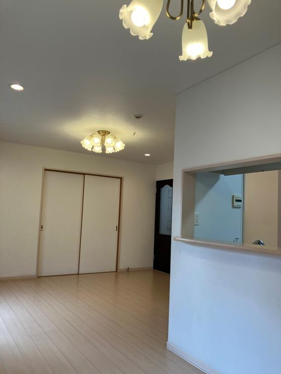 大場町戸建の居間・リビング