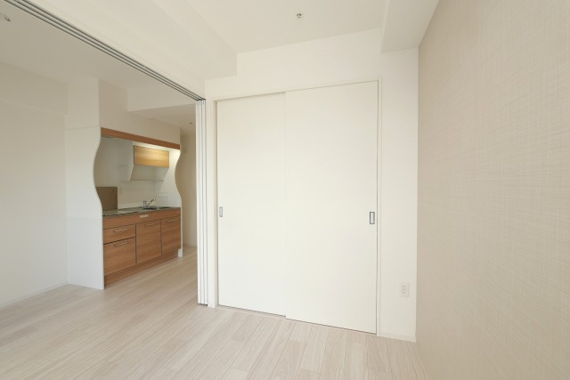 セレニテ新大阪グランデシュッドの洋室