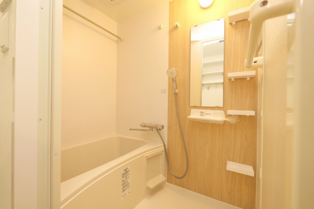 セレニテ新大阪グランデシュッドの浴室