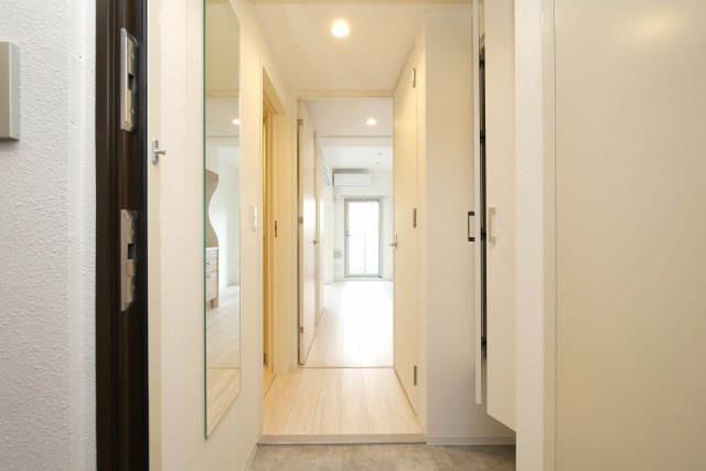 セレニテ新大阪グランデシュッドの玄関