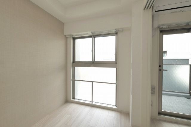 セレニテ新大阪グランデシュッドの洋室