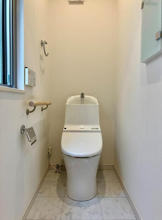 岡本戸建のトイレ