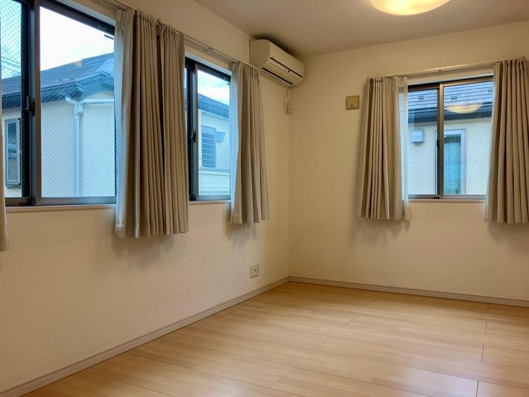 岡本戸建の寝室