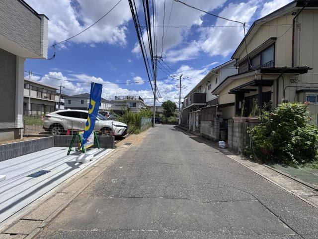 八ケ崎６丁目新築戸建【八ヶ崎小学校:6分】の前面道路含む現地写真|南側前面道路