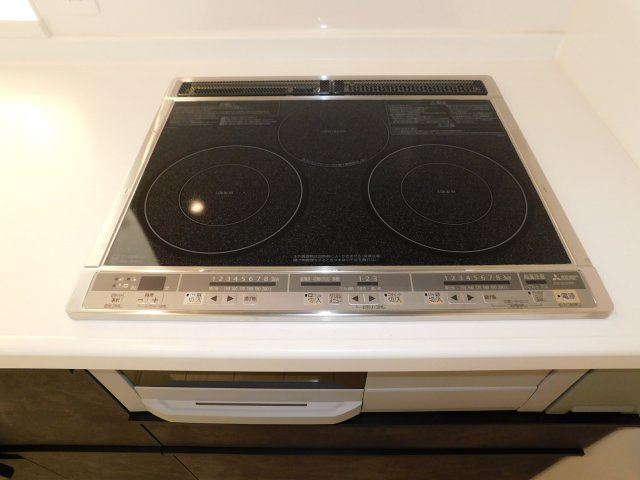 海部郡蟹江町八幡１丁目の新築一戸建のキッチン|◇ＩＨクッキングヒーター◇　　五徳がなく毎日のお手入れが楽になります♪