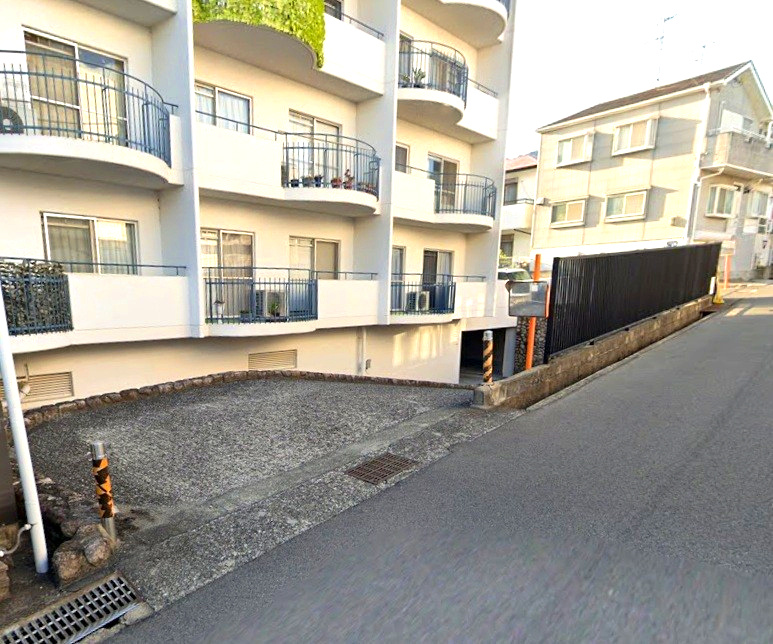 御影プライムハイツの駐車場