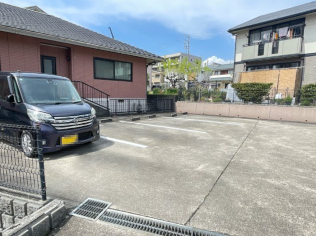 ル・ロワールB棟の駐車場