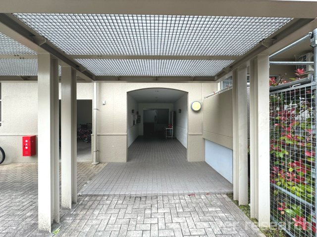 エストラーセ長池のエントランス|【エントランス】
綺麗に手入れされたエントランス