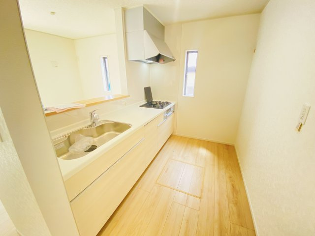 新築　前橋市大利根町第2　クレイドルガーデン　1号棟のキッチン|　間口2550ｍｍで作業スペースも広々！換気扇も汚れが付きにくくお掃除がし易い設計です。
