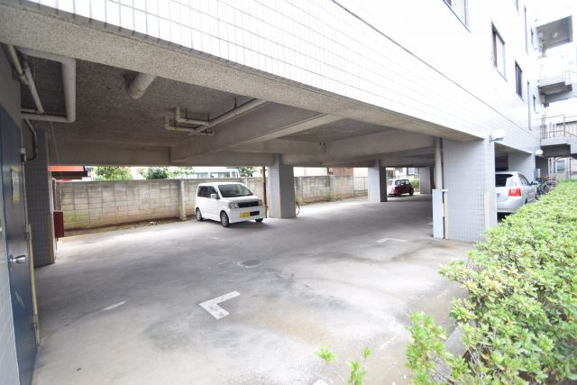 ノースヒルズのその他共用部分|敷地内に駐車場あります。