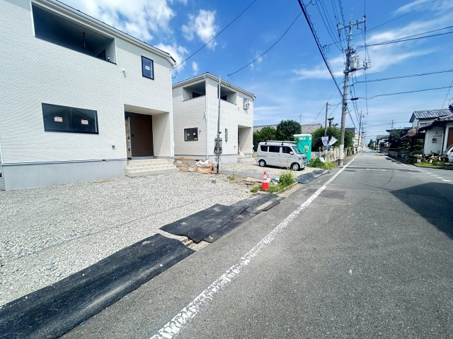 新築　前橋市大利根町第2　クレイドルガーデン　2号棟の前面道路含む現地写真|現地写真　東側接道幅員約6ｍ