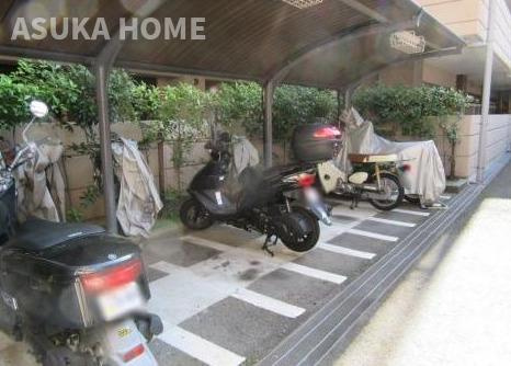 いずみ中央ガーデンハウスのその他|バイク置き場もあります。