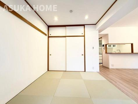 いずみ中央ガーデンハウスの和室|実は和室にもキッチンにも床下収納有り便利なお部屋作りがされています。