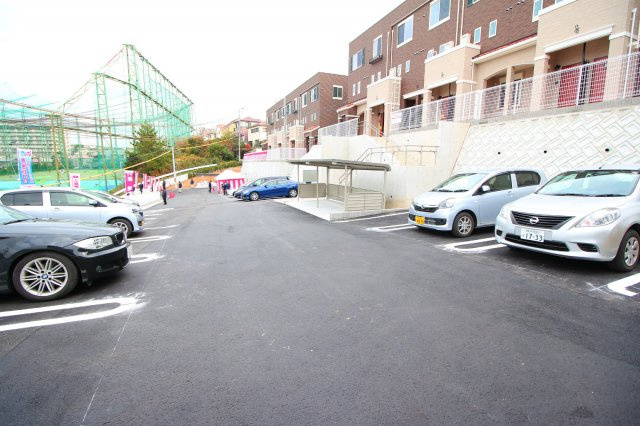 舞子坂ヒルズⅡの駐車場