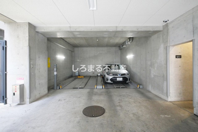 ルクレ堺筋本町レジデンスの駐車場